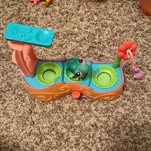 Littlest Pet Shop Frog and Lillipad Set